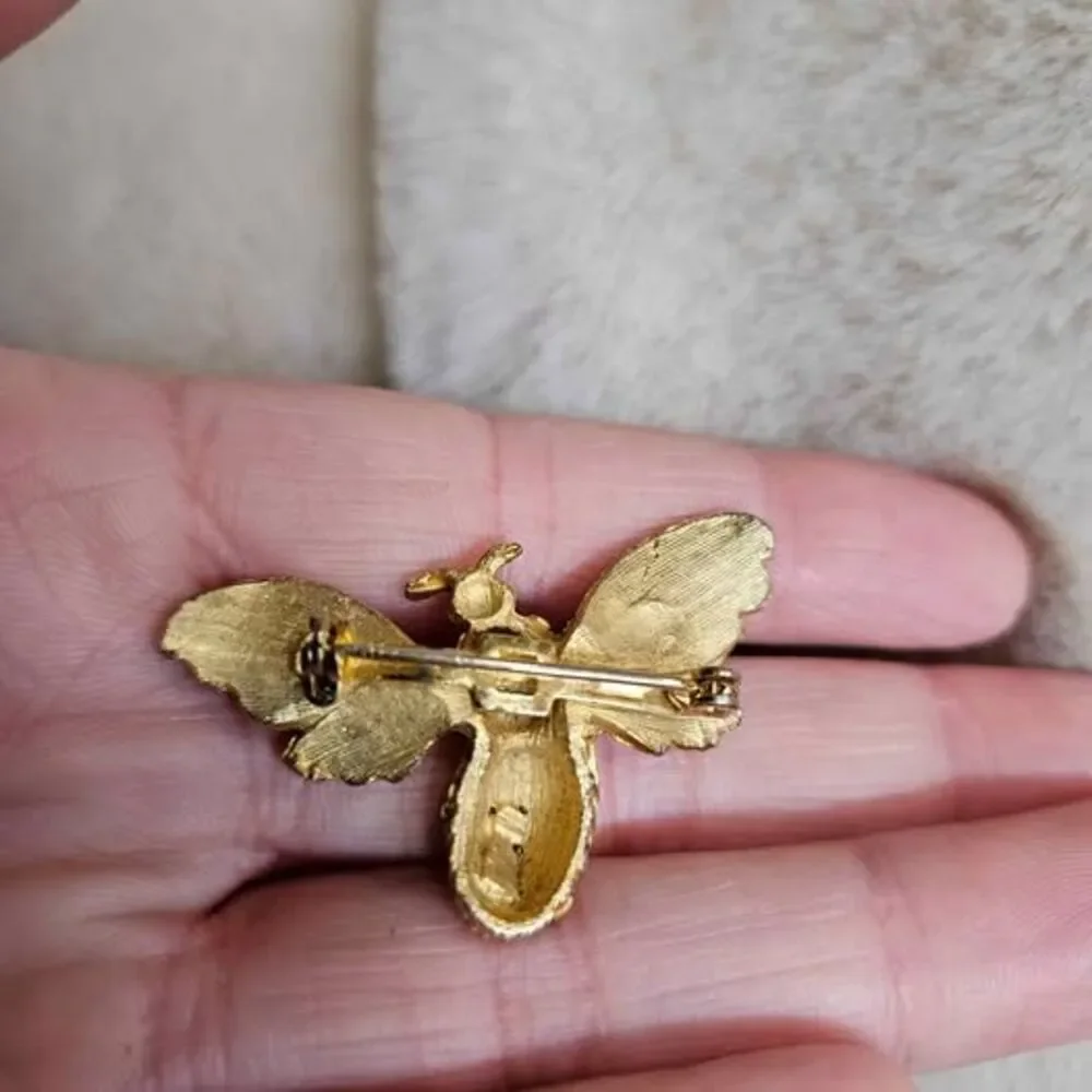 Vintage Gold Tone Rhinestone Bee Brooch